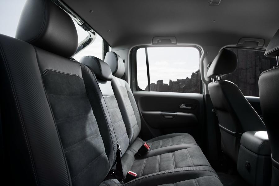 Интерьер Volkswagen Amarok Double Cab Highline 2016 года  (AU) (фото 10 из 30)